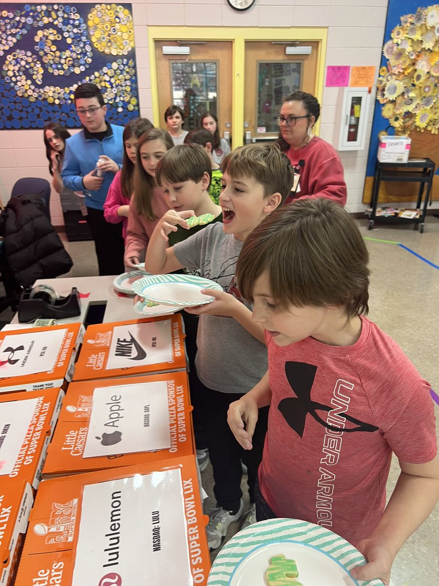 barkleybridge's tweet photo. 📈It’s time to kick off the Stock Market Game with Pizza &amp; Pie! Students are gearing up to learn all about investing while enjoying their ‘piece of the pie’…🍕🍰Here’s to future financial success and lots of learning ahead! @lauralamb11 https://t.co/fBfaUDy3Mn