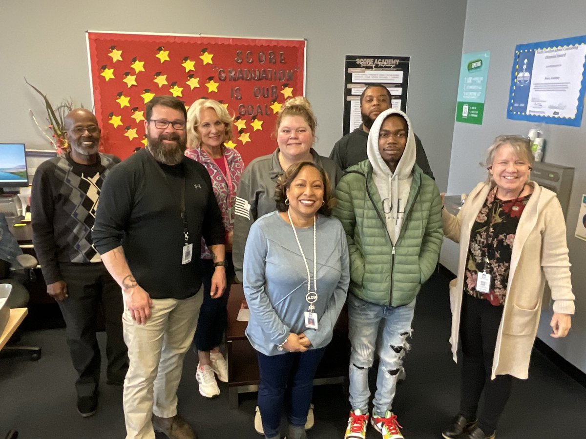 Mr. Robinson tweet media