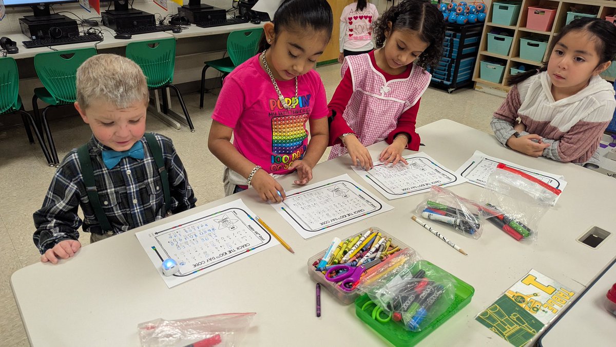 Ocelotscode's tweet image. 💯days of school! Time flies when you&apos;re coding and having fun! 🤖💯🎉