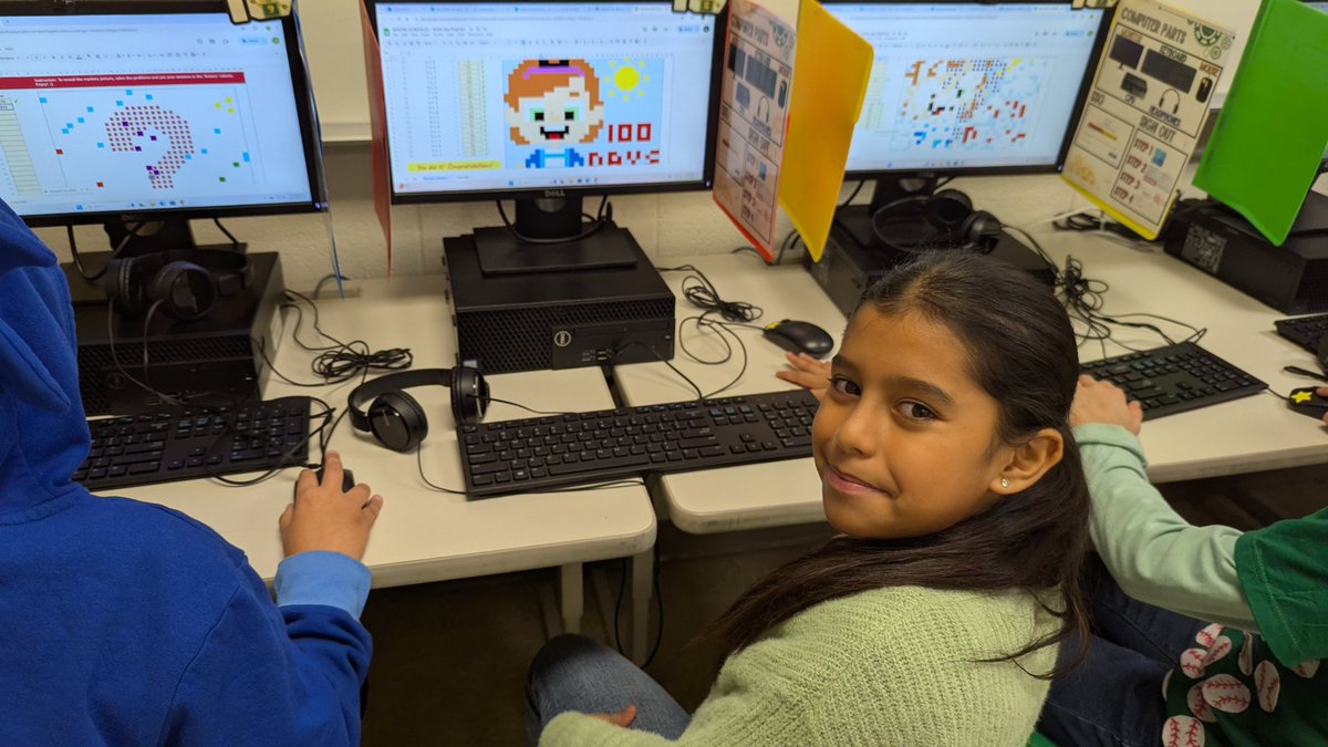 Ocelotscode's tweet image. 💯days of school! Time flies when you&apos;re coding and having fun! 🤖💯🎉