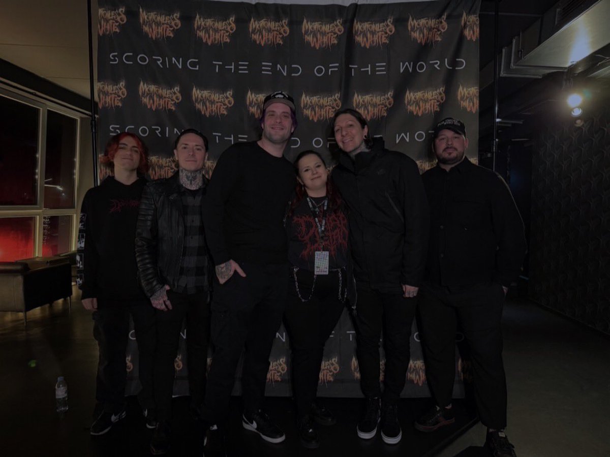 Ellie 🖤 tweet media