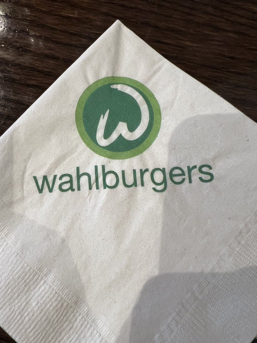 Jennifer_Motter's tweet photo. Anytime we are in IL for a visit, we always have to stop here for the best burgers!!!  Hoping one day we might get lucky enough to bump into @DonnieWahlberg #DonniesFavorite #yummy 🤖❤️♾️ https://t.co/ypCaFLgoTT