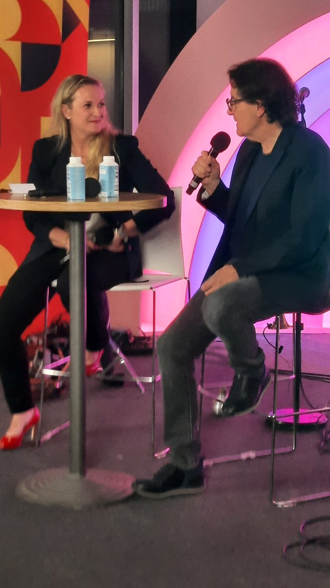 #Hyper weekend festival <a href="/maisondelaradio/">Maison de la Radio et de la Musique</a>, c'est parti ! 
Hyper rencontre avec le public
<a href="/ESuigo/">Elodie Suigo</a> Francis Cabrel
<a href="/DVarrod/">Didier Varrod</a>