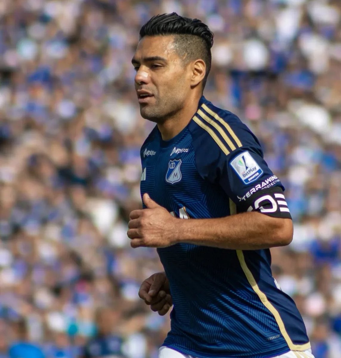 100% FICHAJES DE FÚTBOL (@fichajegoleador) on Twitter photo 💣 BOMBAZO EN COLOMBIA!
✅️ Todo de nuevo inicia y Radamel Falcao habría ACEPTADO la última propuesta de Millonarios y jugaría con el equipo azul en esta temporada.
➡️ De inicio el delantero firmaría contrato por seis meses con opción de extenderlo vía <a href="/cesaralo/">Cesar Augusto Londoño</a>.
#FichajesFG 💣 BOMBAZO EN COLOMBIA!
✅️ Todo de nuevo inicia y Radamel Falcao habría ACEPTADO la última propuesta de Millonarios y jugaría con el equipo azul en esta temporada.
➡️ De inicio el delantero firmaría contrato por seis meses con opción de extenderlo vía <a href="/cesaralo/">Cesar Augusto Londoño</a>.
#FichajesFG
