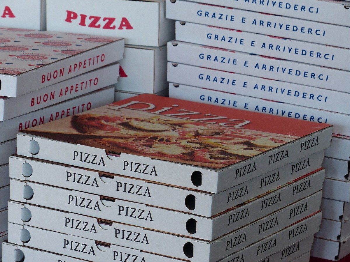 hahamoodot_news's tweet photo. לחמם מראש: מסעדת Lupa Pizza בנורוויץ' שבבריטניה החליטה באקט מחאתי לגבות על מגש פיצה עם תוספת אננס והאם (בסגנון הוואי) 100 ליש"ט והוסיפה: "אל תשכחו להזמין גם שמפנייה". מסקר שערכה YouGov  ב-2024 עולה דווקא כי רוב תושבי הממלכה מאוחדים בנושא ויותר מ-50% מהם אוהבים או מחבבים את התוספת https://t.co/AVbbWkj3eb