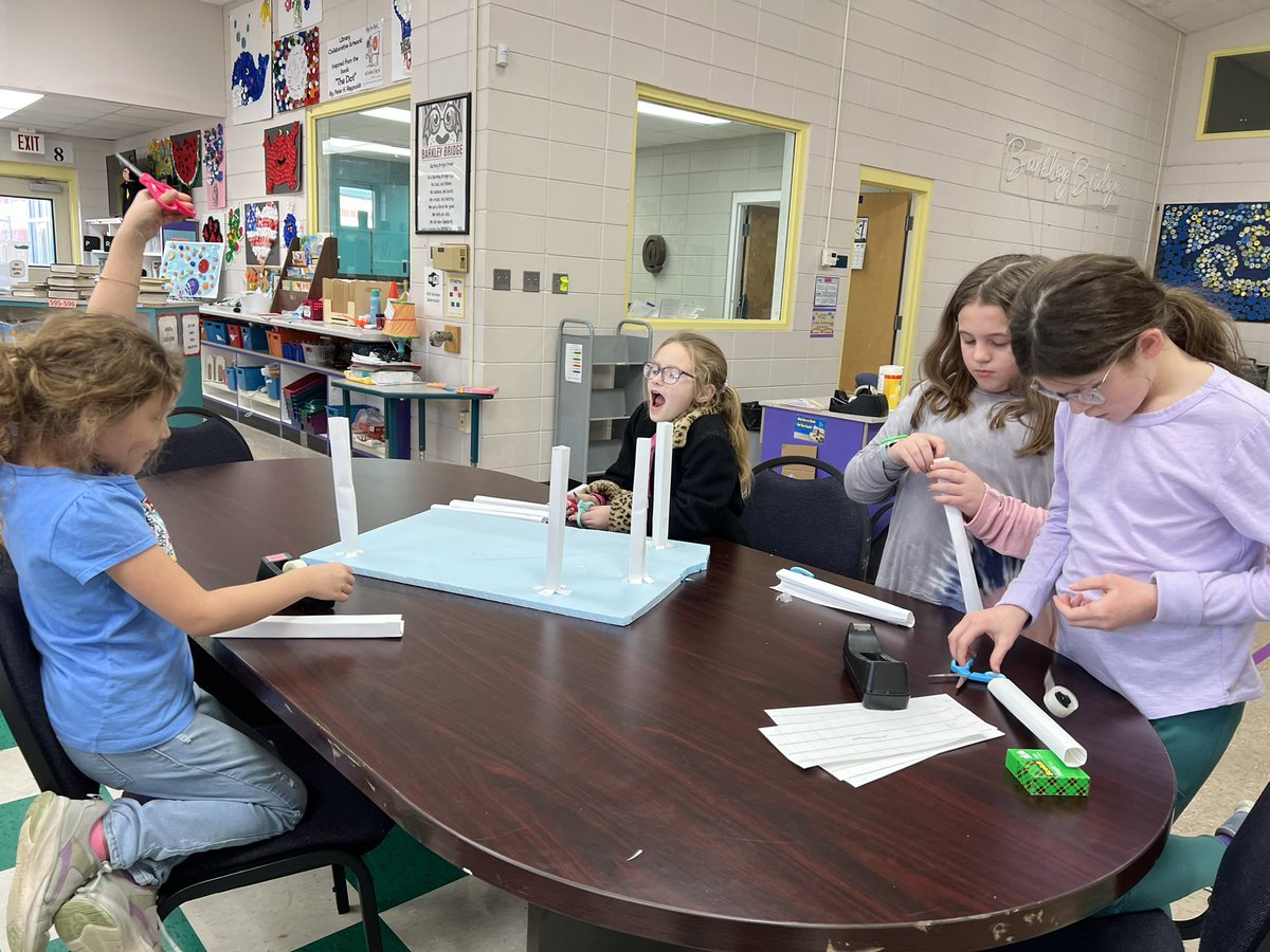barkleybridge's tweet photo. Virtual Qweebi Roller Coasters &amp; beginnings of Paper Roller Coasters during Girls Who Code! @lauralamb11 @jamiepdutton12 https://t.co/hhMNh06dW2