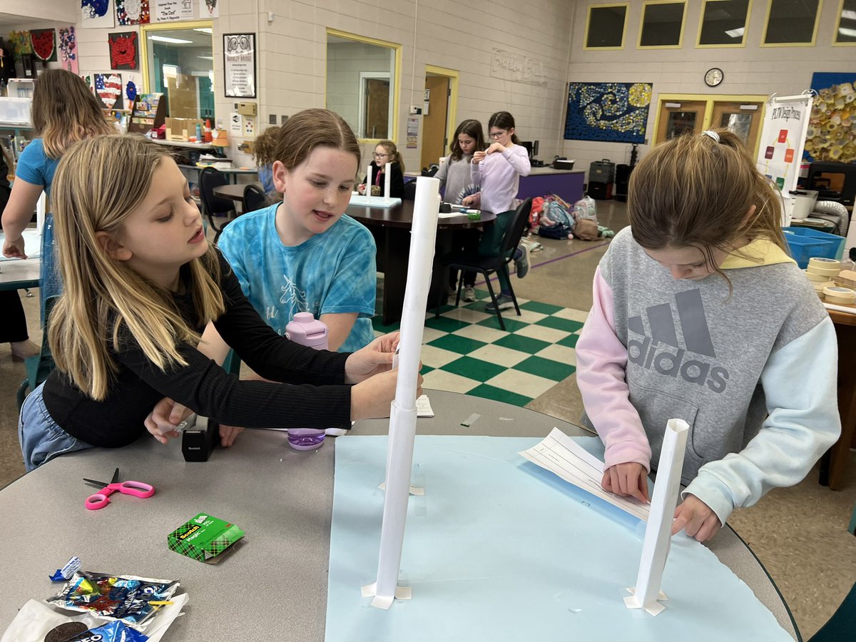 barkleybridge's tweet photo. Virtual Qweebi Roller Coasters &amp; beginnings of Paper Roller Coasters during Girls Who Code! @lauralamb11 @jamiepdutton12 https://t.co/hhMNh06dW2