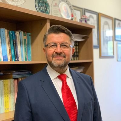 ahmeteminseyhan's tweet photo. Prof. Dr. Ahmet Emin Seyhan:

"Başıboş köpekleri "patili dostlarımız", "sokaktaki canlarımız", "Allah'ın dilsiz kulları" diye savunanların ya aklından zoru vardır ya da psikolojik sorunları.

Bunlar başıboş köpekler bir çocuk öldürdüğünde çocuğu değil, başıboş köpeği savunurlar." https://t.co/sDgU9iBo5Q