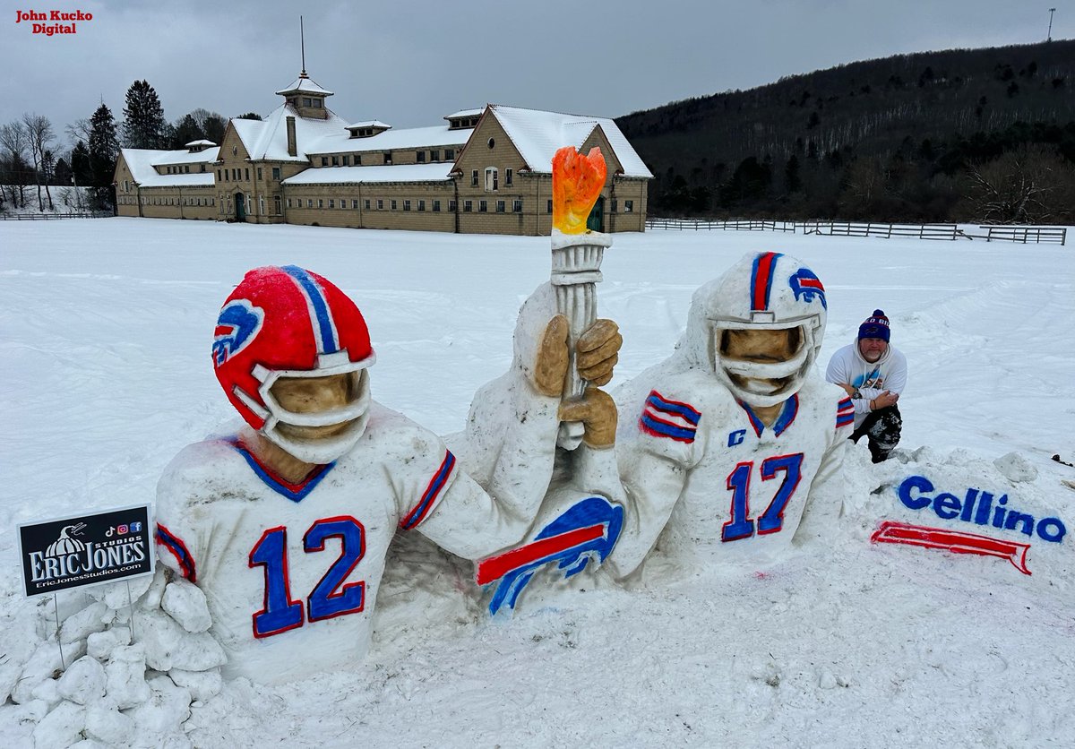 john_kucko's tweet photo. Epic Buffalo Bills snow sculpture just completed in Cuba, NY at the “Block Barn”—one Hall of Famer passing the torch to a future Hall of Famer.  Artist Eric Jones creating yet another masterpiece! #Bills #BillsMafia https://t.co/5u0dg33YWm