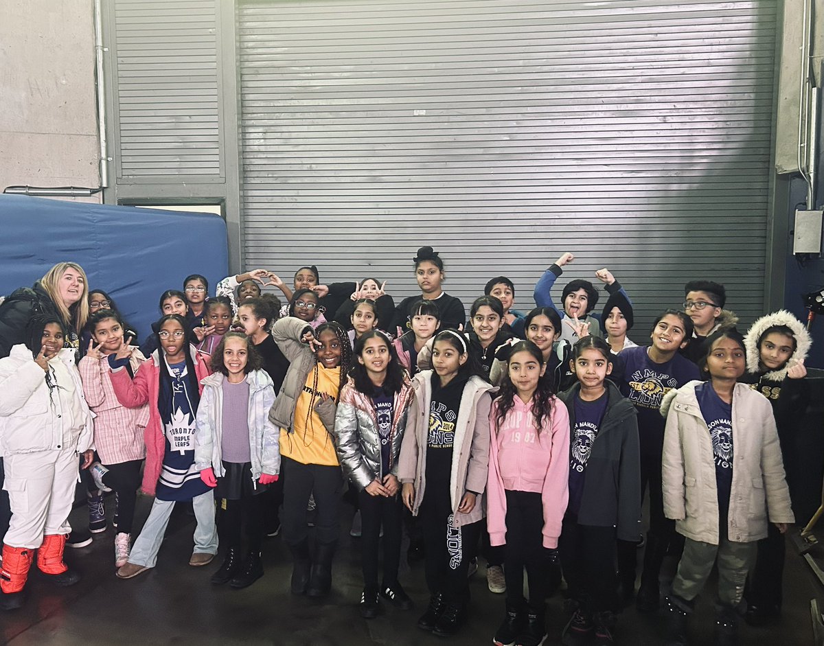 artsplayter's tweet photo. Way to go NMPS choir!! You sang O Canada beautifully at the Brampton Steelheads Game!! @NelsonMandela https://t.co/WcrkpPFiUu
