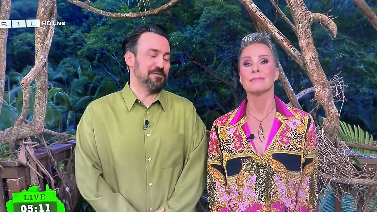 Rena_Veve's tweet photo. The tv trash year 2025 has started 🐍🕷️ #ibes2025 #ibes https://t.co/X9nqUzs8Rr