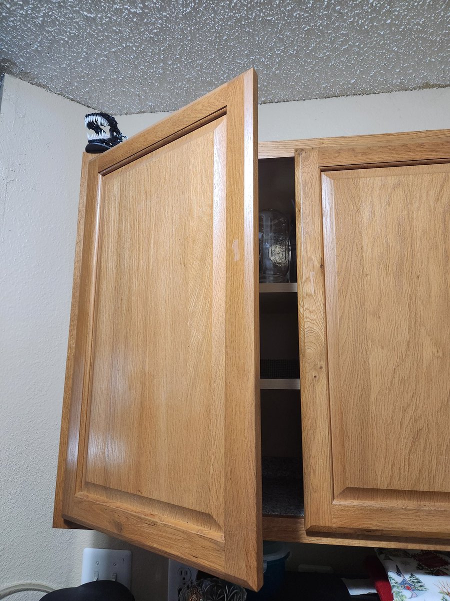 "Honey, why is there a Ravenaks Gnashing Jaws on the top of my cupboard?!!"

🤔🤦‍♀️😡