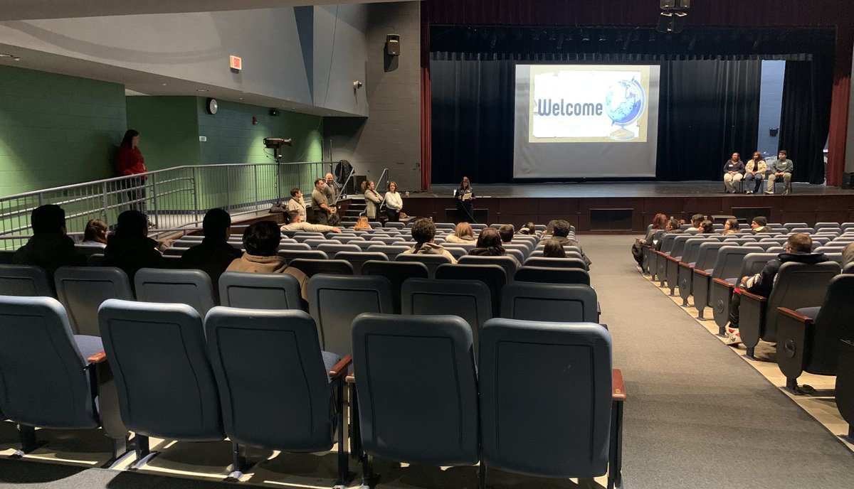 NorthNashua's tweet photo. Nashua North School Counselors held an ELL Outreach Event last night.  It was a fun night, sharing information and connecting with more of our families!  @NASHUASCHOOLS https://t.co/Qz566E7mth