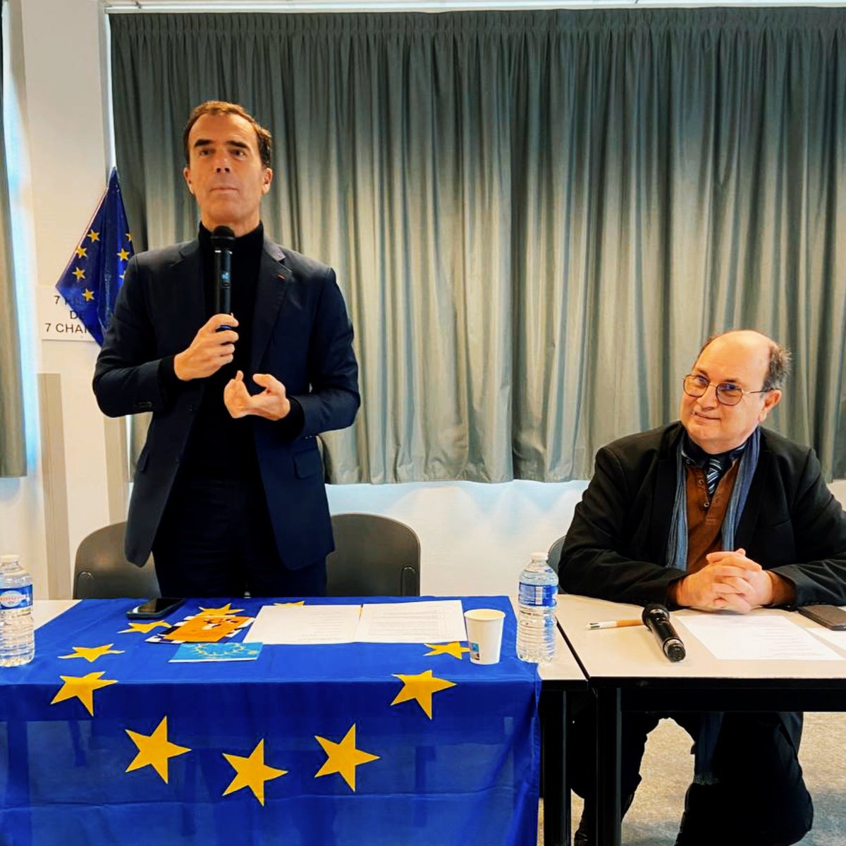 sandrogozi's tweet image. Tour de #France des #Régions : étape en Bourgogne-Franche-Comté avec @GrudlerCh et @CroizierLaurent🇫🇷

Et on a démarré par la visite de la gare transfrontalière de Delle, financée par l’UE. À Belfort, j’ai eu le plaisir de participer aux vœux de mon collègue et ami Christophe 1/3