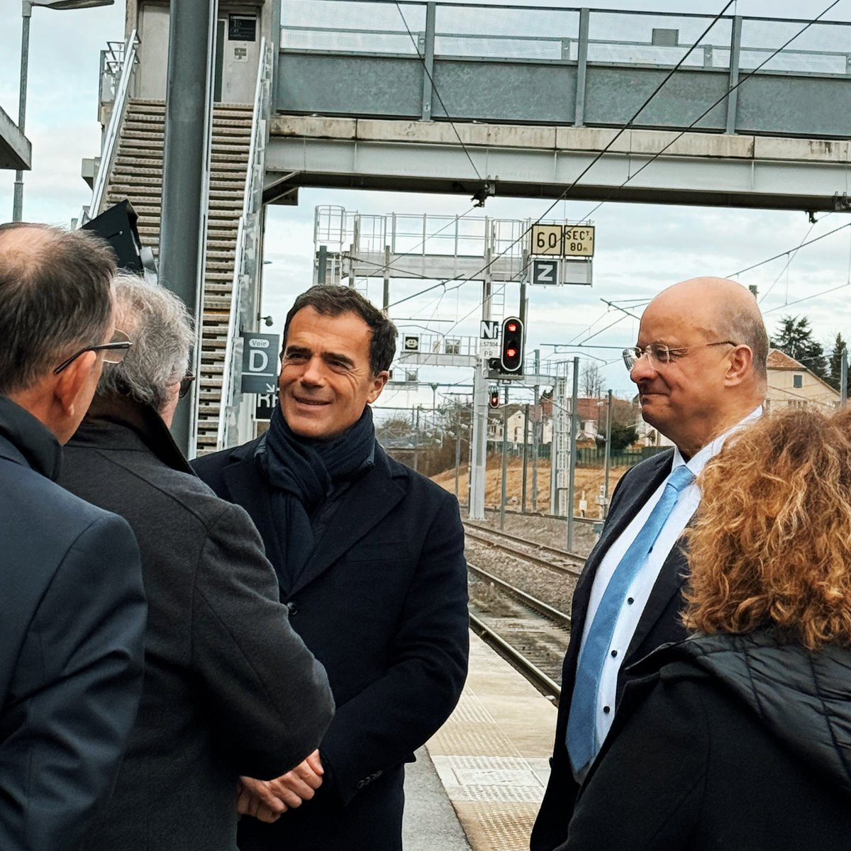sandrogozi's tweet image. Tour de #France des #Régions : étape en Bourgogne-Franche-Comté avec @GrudlerCh et @CroizierLaurent🇫🇷

Et on a démarré par la visite de la gare transfrontalière de Delle, financée par l’UE. À Belfort, j’ai eu le plaisir de participer aux vœux de mon collègue et ami Christophe 1/3