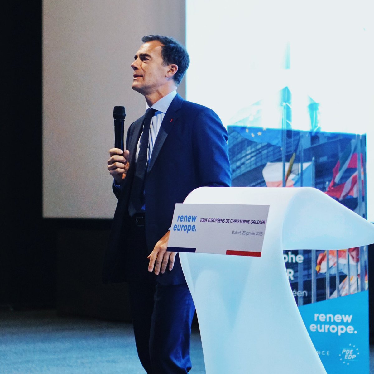 sandrogozi's tweet image. Tour de #France des #Régions : étape en Bourgogne-Franche-Comté avec @GrudlerCh et @CroizierLaurent🇫🇷

Et on a démarré par la visite de la gare transfrontalière de Delle, financée par l’UE. À Belfort, j’ai eu le plaisir de participer aux vœux de mon collègue et ami Christophe 1/3