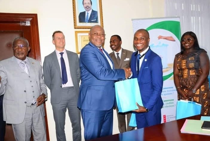 TekeKobi's tweet photo. The "The Association of English speaking journalist" Northwest regional chapter has a new president @SAnimbom . A young vibrant and enthusiastic individual, who has kept his print at the annals  of histry
@SAnimbom @a_virginan  @AgborNkonghoF @AkereMuna  @EdealPz @JoshuaOsih https://t.co/gVKXKm7rJe