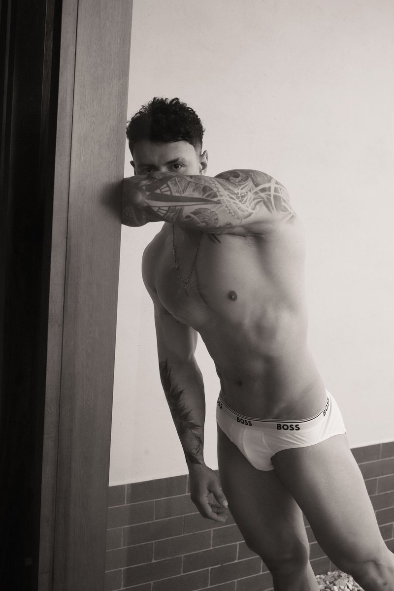 konradhawkins's tweet photo. 😎😎🥴🥴 #shotingphoto #sexyboy #hotgayboy #gayfriendly #photographer #nudes #erotic #malemodel https://t.co/nYKF1yGhWn