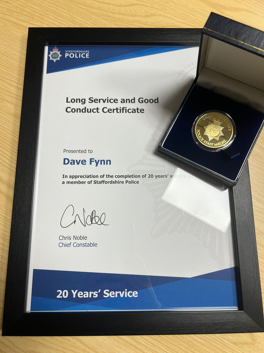 Last night  I had the privilege to be presented with my long service and good conduct award by  <a href="/StaffsPoliceCC/">Chief Constable Chris Noble</a> . Wow where has the last 20 plus years gone <a href="/StaffsPolice/">Staffordshire Police</a> #greattimes#nojoblikeit#police#edi