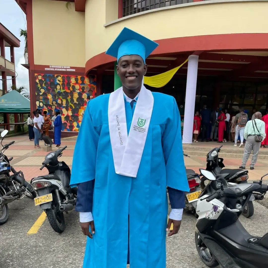 EVERYESID4's tweet photo. I just want to share and say thank you to God and thank you to my family, thank you to life for this important achievement in my life.

"I made it" https://t.co/IQrN3liEPD