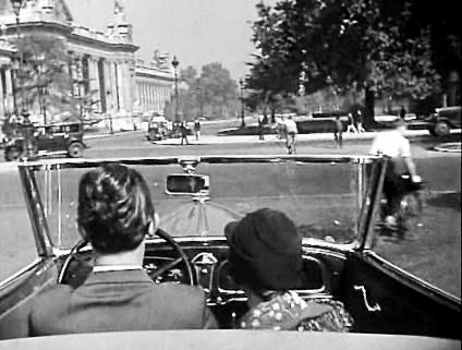 À 1h35 au #Cinémademinuit sur France3, Mauvaise Graine (1934) est le premier film (co)réalisé par Billy Wilder. Un mélange de comédie et d’aventures tourné en France (où il fuyait le nazisme) en décors naturels, y compris les poursuites en voiture. Avec Danielle Darrieux à 16 ans