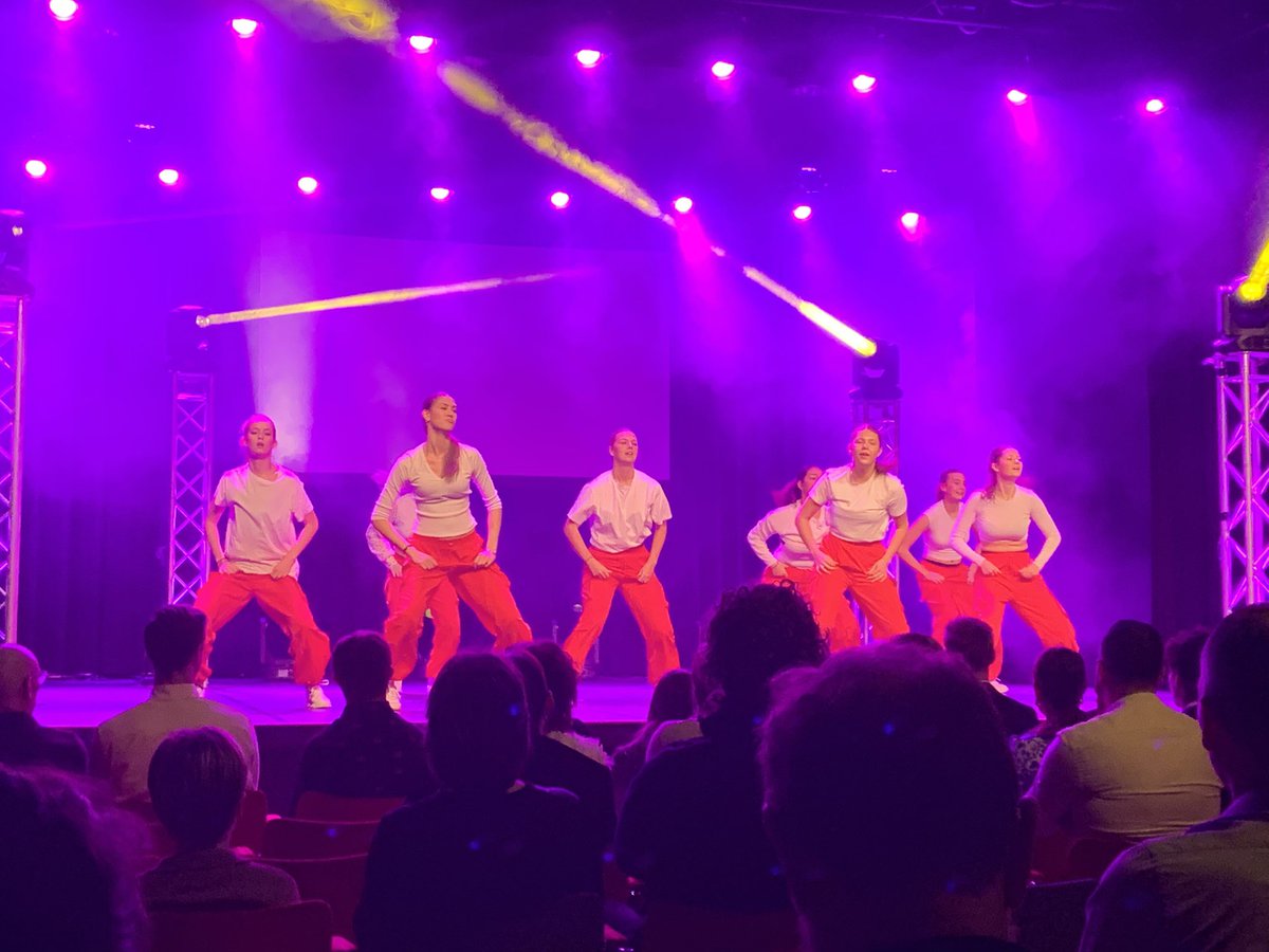 Voordat de winnaars sportvrijwilliger en sportploeg van het jaar bekend worden gemaakt, geeft Sundance opnieuw een spetterend optrede in het Piet Mindriaangebouw. Volg de bekendmaking live via RTV Ronde Venen.