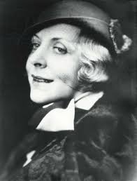 oso_icy's tweet photo. Das Leben ohne Liebe ist wie ein
     Baum ohne Blüten und Früchte.
Die Liebe ohne Schönheit ist wie Blumen
                          ohne Duft.

Vicki Baum
24. Januar 1888
29. August 1960
Pic: Claude Théberge https://t.co/HjEzzUtyE5