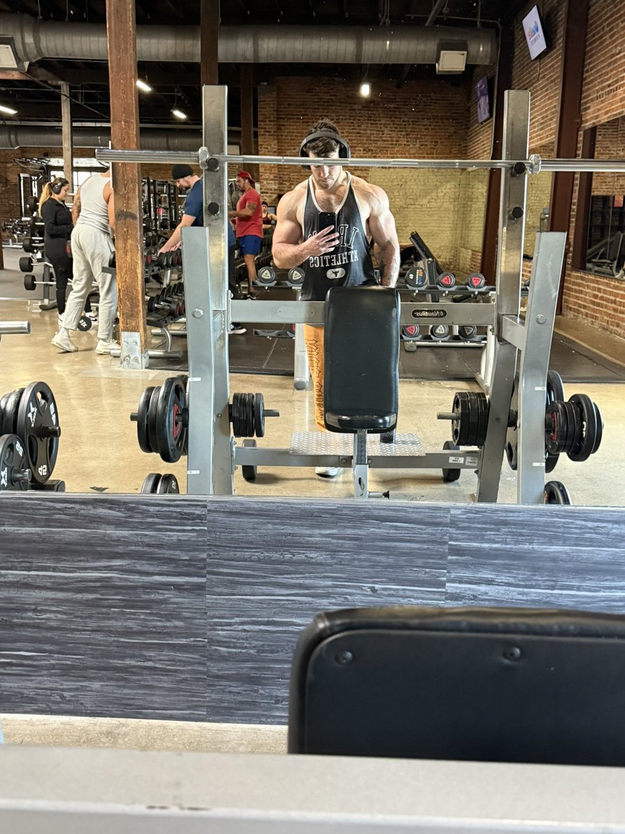 clipzz_mw's tweet photo. Today #gym #bodybuilding https://t.co/HodQsPzZmK