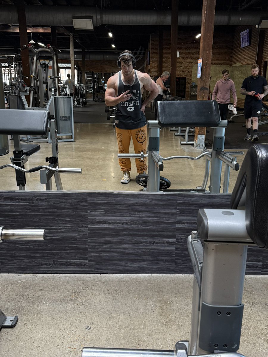 clipzz_mw's tweet photo. Today #gym #bodybuilding https://t.co/HodQsPzZmK