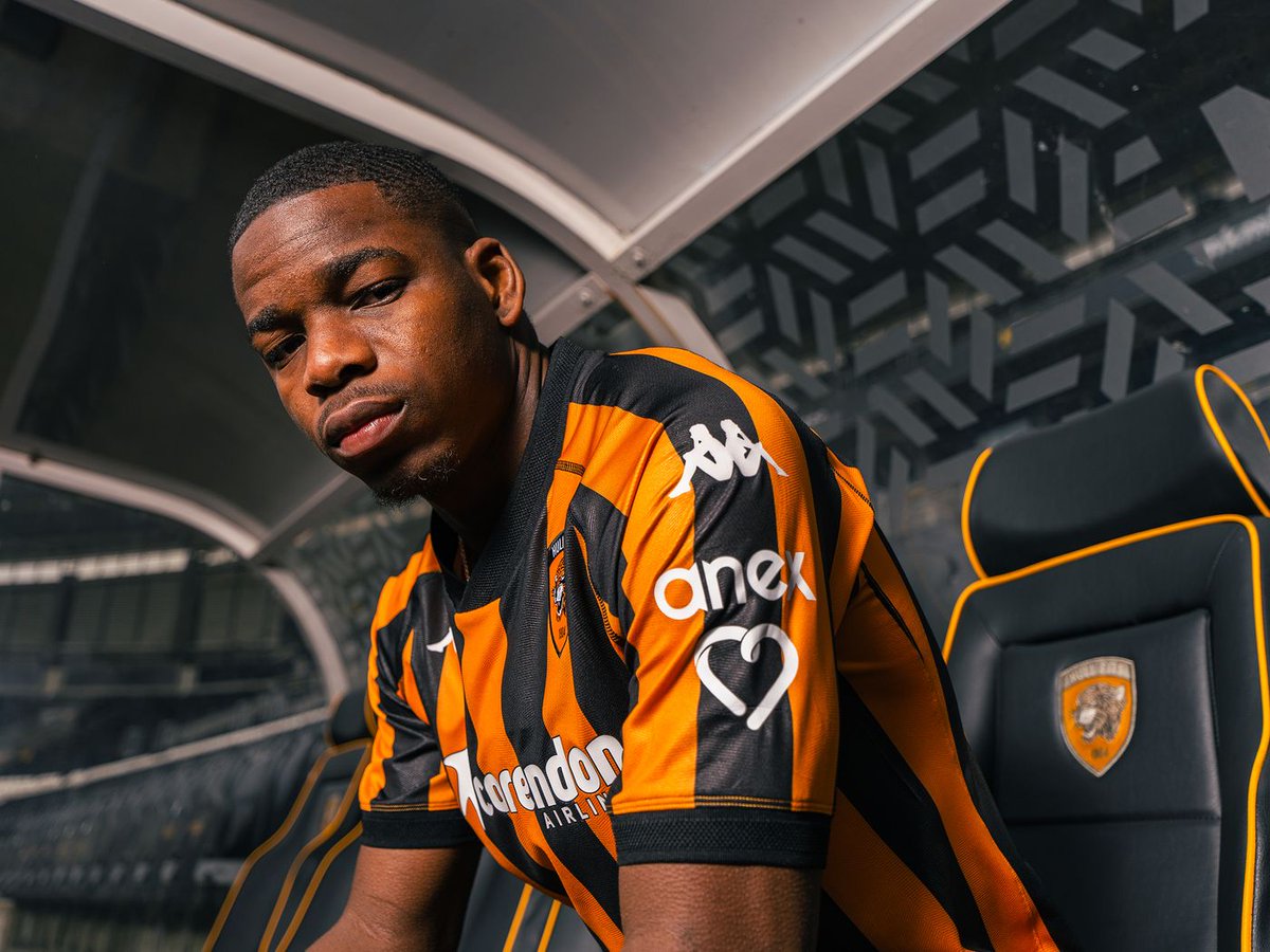 flrn_rss's tweet photo. 🔴 OFFICIEL : Eliot #Matazo est transféré à @HullCity par l'@AS_Monaco. Le milieu belge s'est engagé pour 3 ans + 1 saison en option que son nouveau pourrait déclencher. Il dénombre ainsi 84 apparitions avec l'ASM pour 2 buts et 3 passes décisives. #MercatoASM https://t.co/j6I5Pe9FNg
