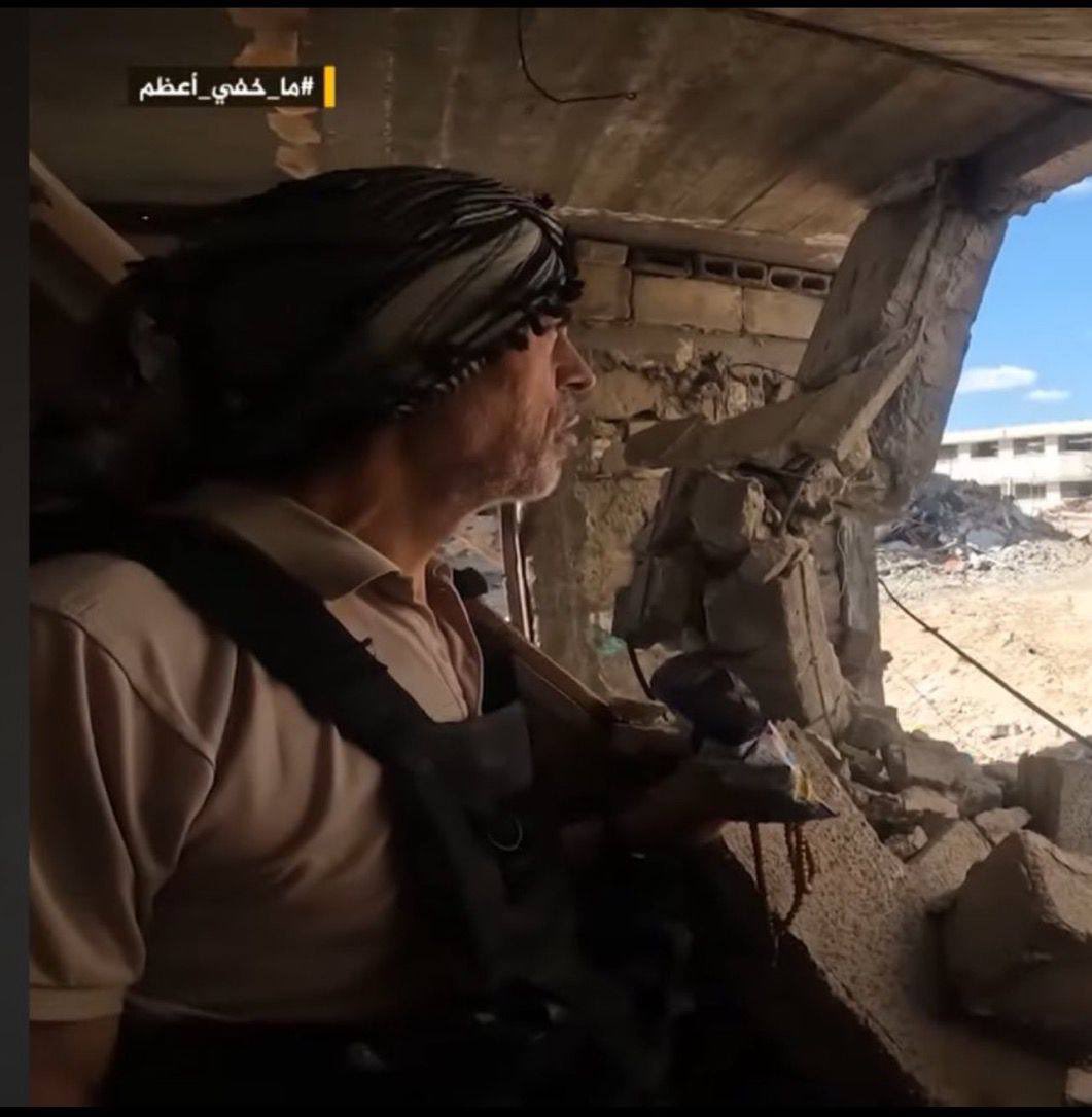 "عَلَيكَ سَلامُ اللَهِ وَقفاً فَإِنَّني
رَأَيتُ الكَريمَ الحُرَّ لَيسَ لَهُ عُمرُ".

عليك سلام الله أيها الحر الشجاع الأبي النبيل…