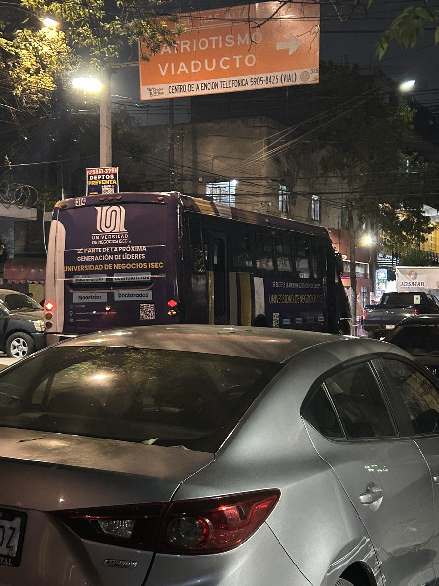 dorrmida's tweet photo. En Leonardo Da Vinci, Nonoalco, CDMX los camiones hacen lo que quieren… tráfico, ruido, inseguridad…@LaSEMOVI @VigimoviCDMX @inveacdmx @UCS_GCDMX @AccionesBJ @MixcoacUnidos siempre lo mismo… día, tarde y noche… https://t.co/diQmN9kCai