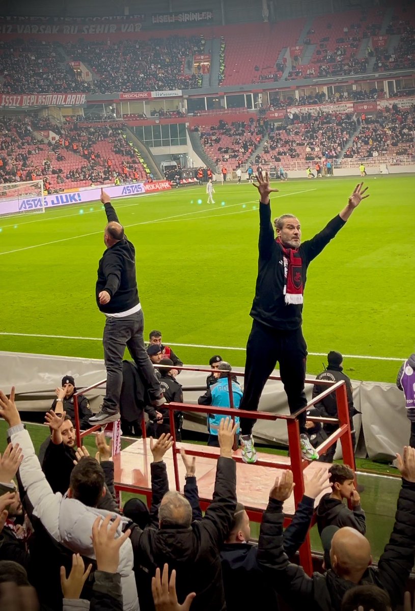 Sogutlubahce55's tweet photo. Bugün tribünde desteğini esirgemeyen tüm Büyük Samsunspor taraftarlarına teşekkür ederiz! Her zaman yanımızdasınız, hep birlikte daha güçlü! ❤️🤍

#Samsunspor | #Söğütlübahçe https://t.co/L8ffGWL85u