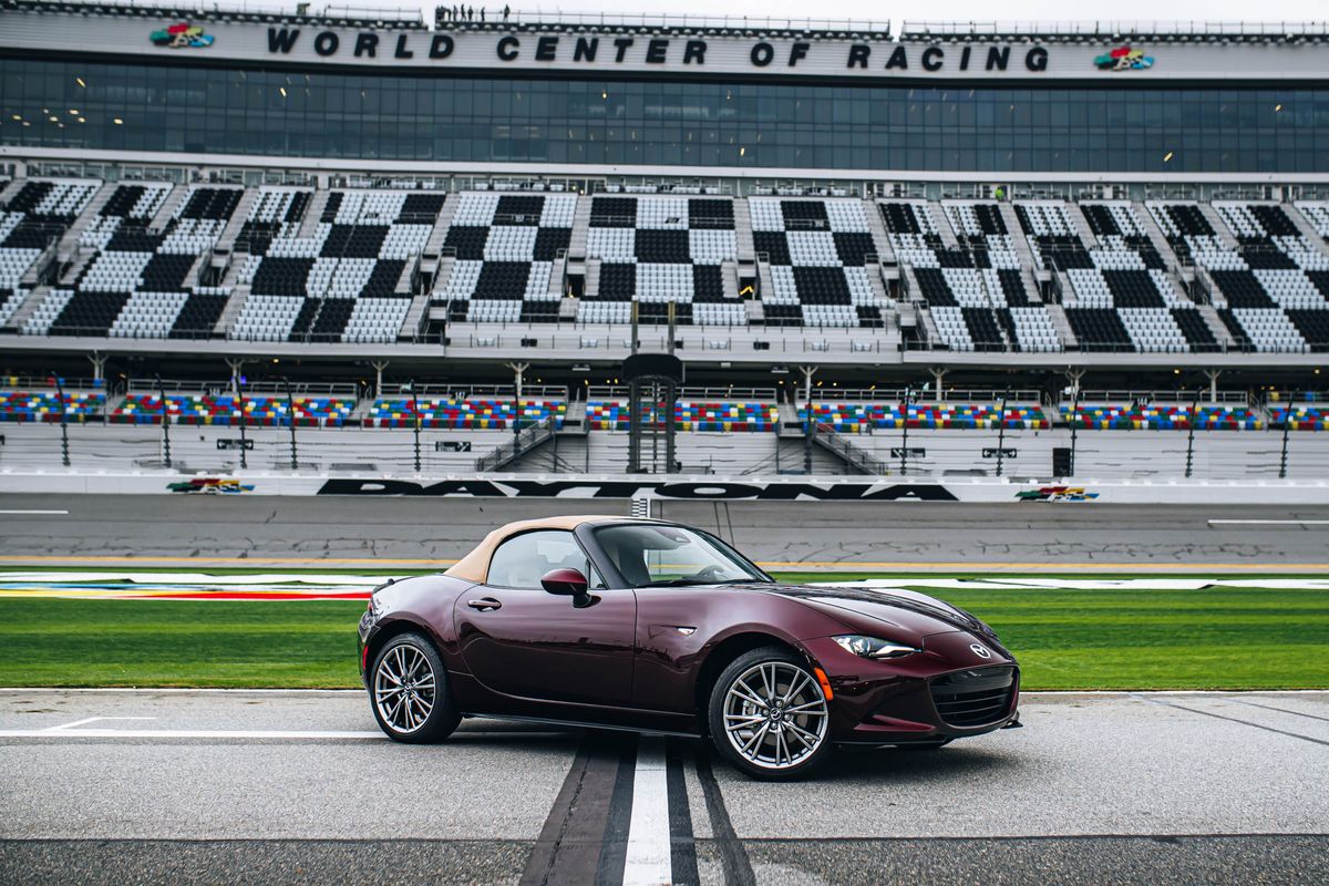 RoadandTrack's tweet photo. Mazda's MX-5 Miata 35th Anniversary edition is one very special Miata. https://t.co/1iG1N5v3ht https://t.co/nxaeiH7GyS