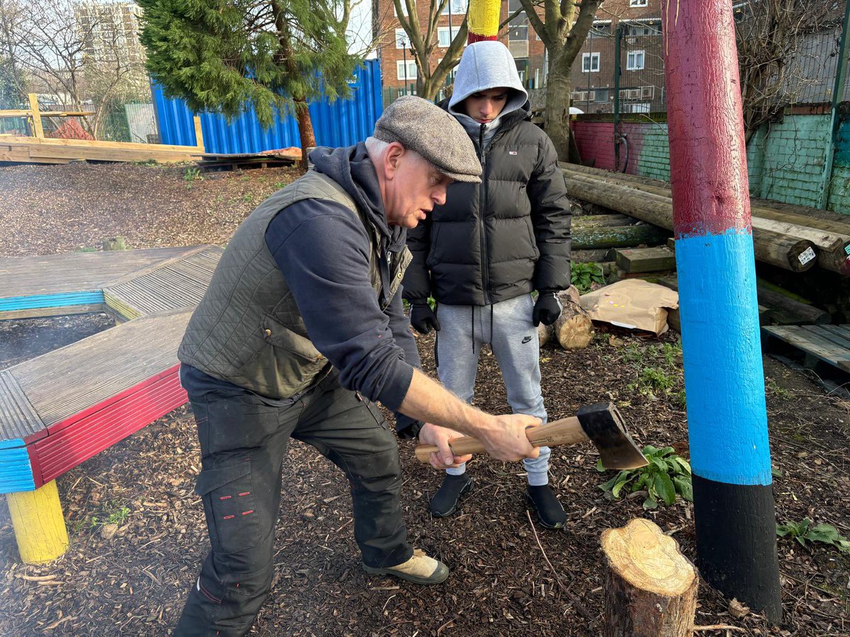 HaringeyLP's tweet photo. Hands-on learning in action! 🔥 Students teamed up with Tam at Somerford Grove today, chopping wood to build an epic bonfire. Hard work, teamwork, and fun outdoors! @HarPAofficial #ThisIsAP https://t.co/DYt5KG1YJC