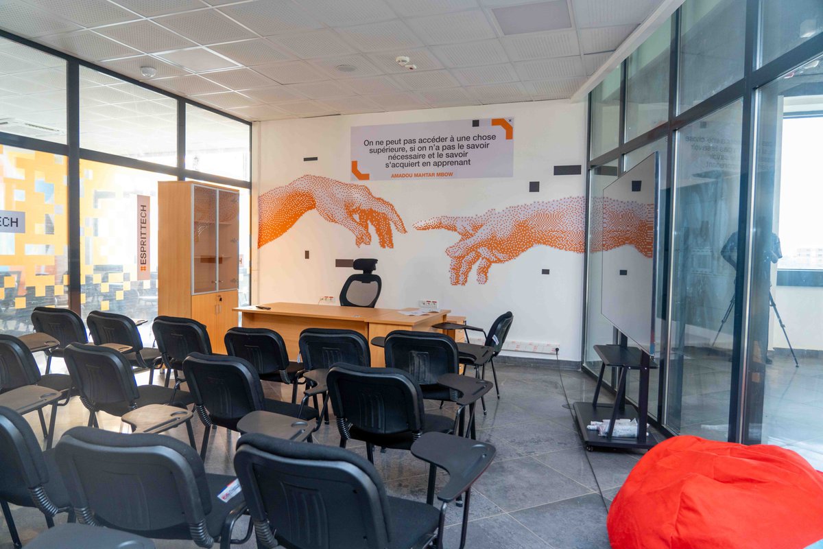 ODCSenegal's tweet photo. Le Orange Digital Center Club de @MahtarMbow , construit par Sonatel, ouvre de nouvelles perspectives aux étudiants ! 
💻 Des salles modernes pour explorer le numérique, développer leurs compétences et construire l'avenir.

#OrangeDigitalCenter
#OdcClub https://t.co/ZGBHtsqVzL