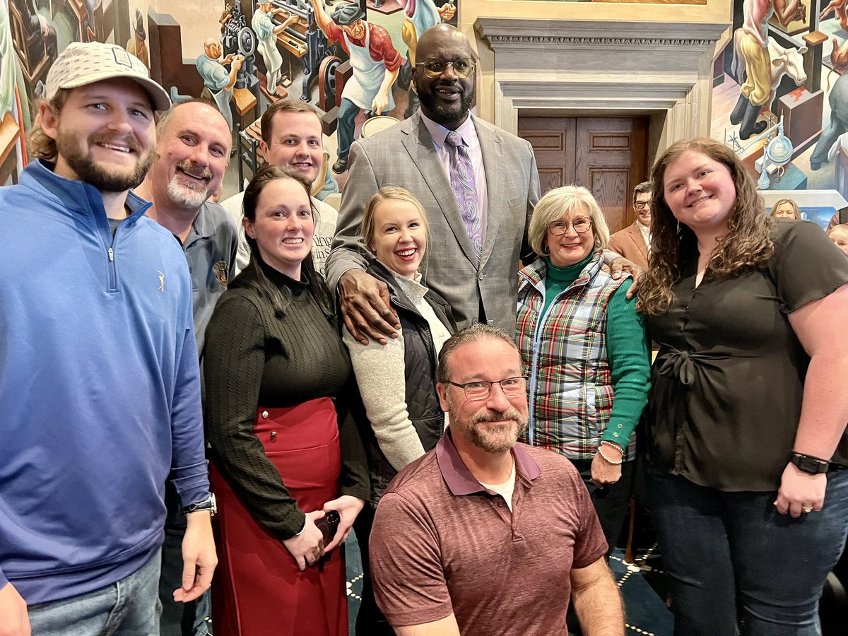 EricaChoinka's tweet photo. Cool things are always happening at the Missouri State Capitol! Happy @SHAQ got to visit Jefferson City today. #moleg https://t.co/tBkB1vjWPp
