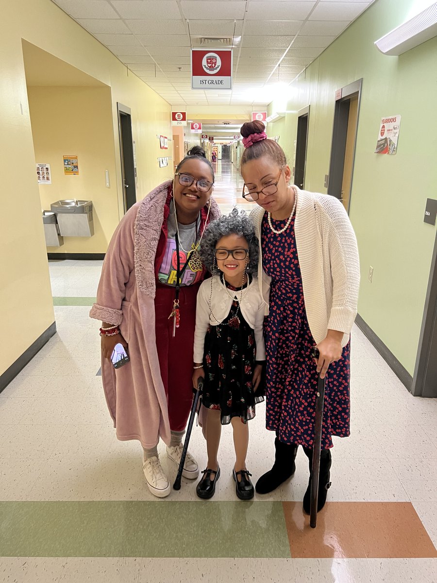 IsonSpringsES's tweet photo. Happy 100th Day of school! #IsonLove https://t.co/MHKuRavC3s