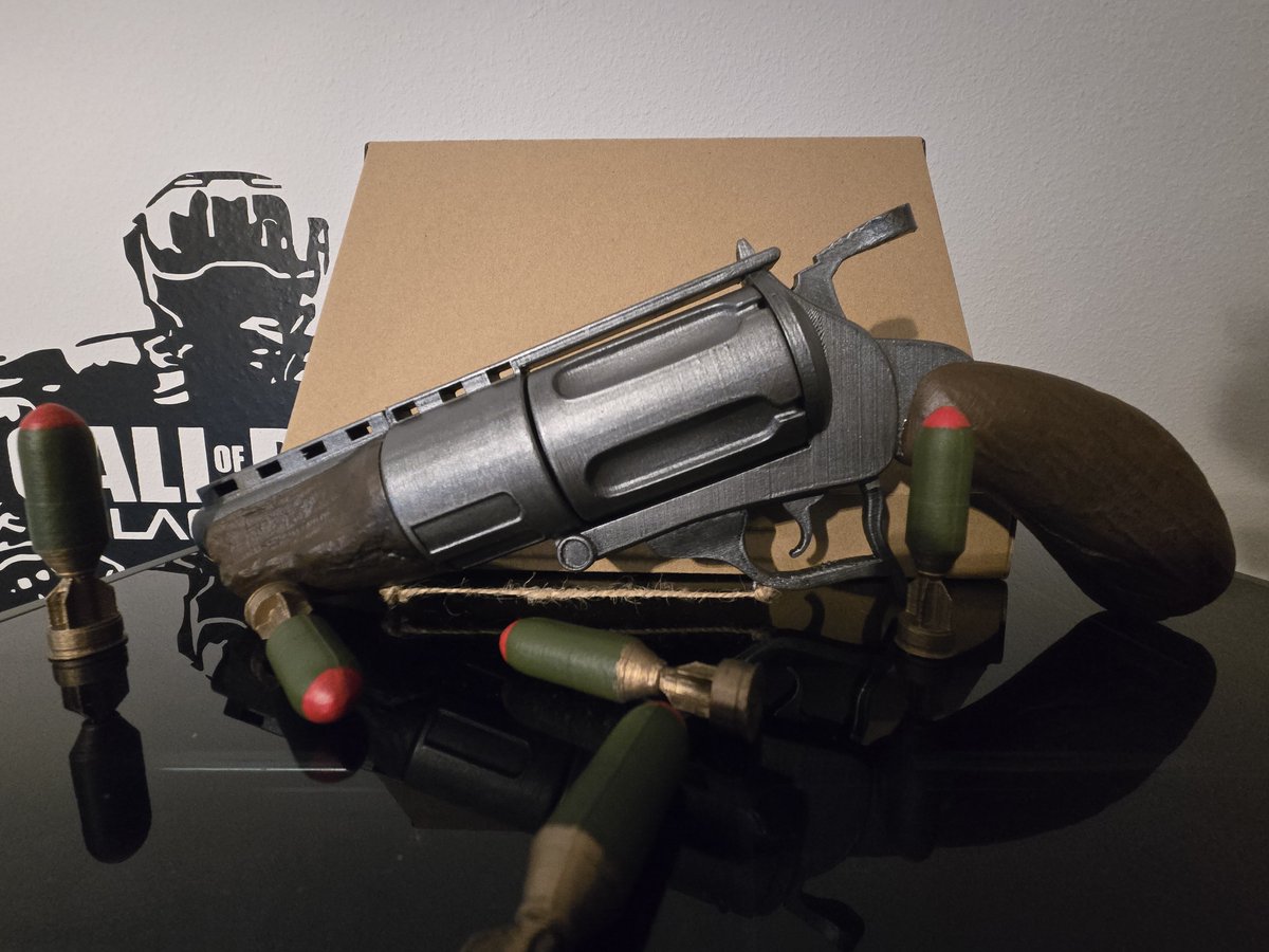 ZMCustoms64's tweet photo. 3D printed and painted #theghoul gun from the #fallouttvshow #SmutNetwork #3DPrinting https://t.co/IjzzaNFYwF