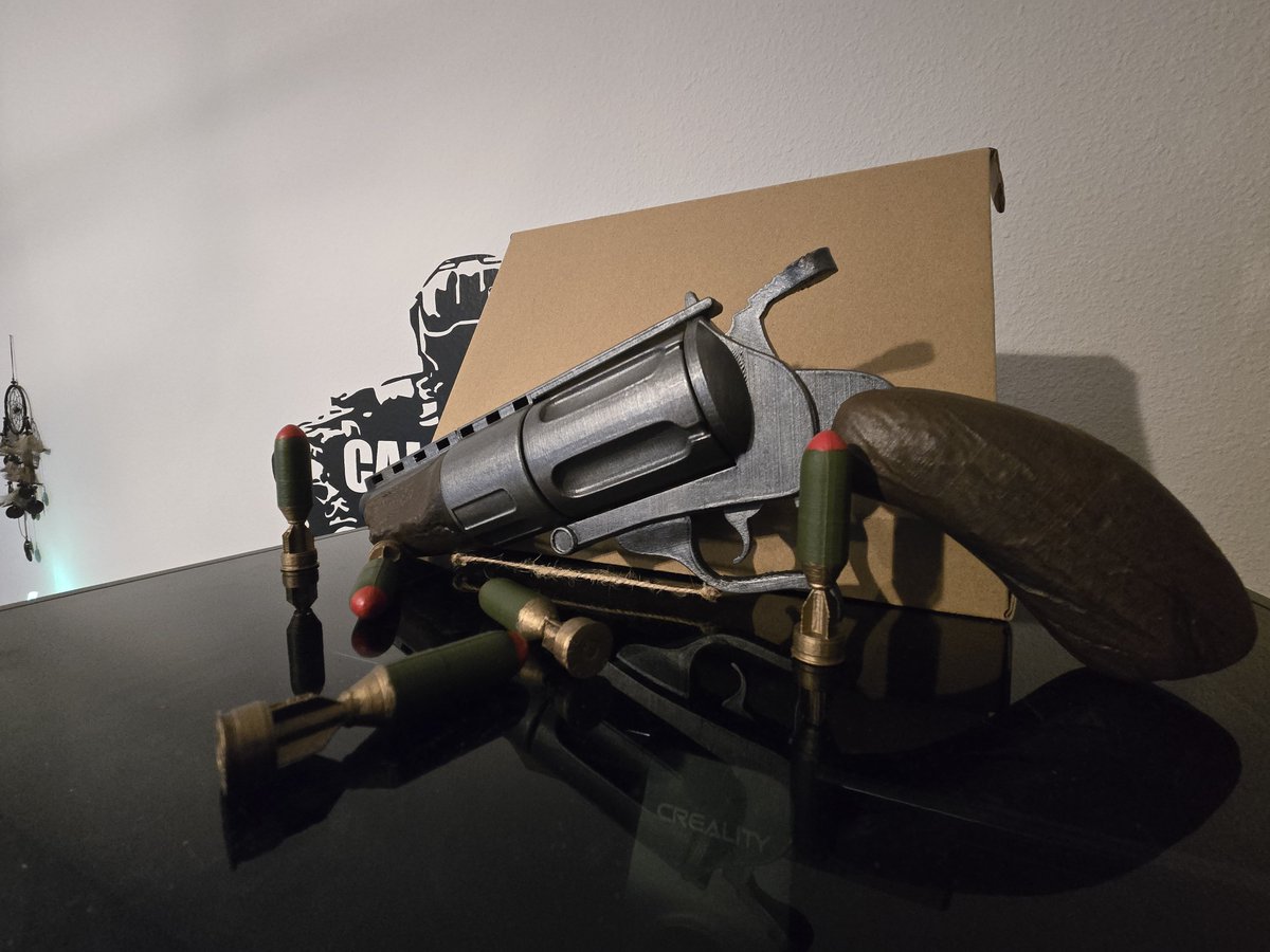 ZMCustoms64's tweet photo. 3D printed and painted #theghoul gun from the #fallouttvshow #SmutNetwork #3DPrinting https://t.co/IjzzaNFYwF