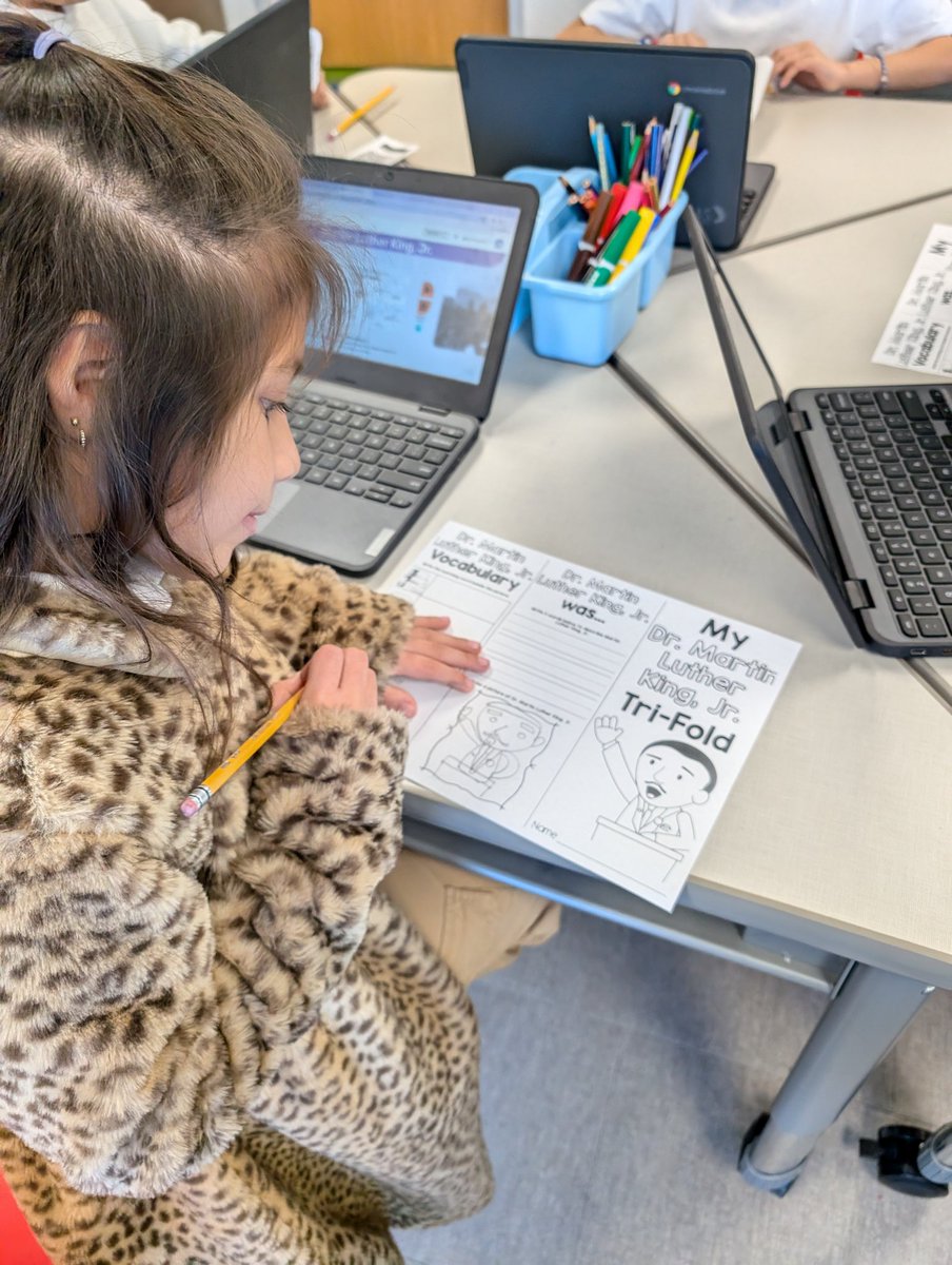 Poonam Patel (@mspatellibrary) on Twitter photo Third grade students learned how to use online resources to research Martin Luther King Jr., gathering facts and building their knowledge. π <a href="/CasaViewES/">Casa View Elementary</a> <a href="/DISD_Libraries/">Dallas ISD Libraries</a> Third grade students learned how to use online resources to research Martin Luther King Jr., gathering facts and building their knowledge. π <a href="/CasaViewES/">Casa View Elementary</a> <a href="/DISD_Libraries/">Dallas ISD Libraries</a>