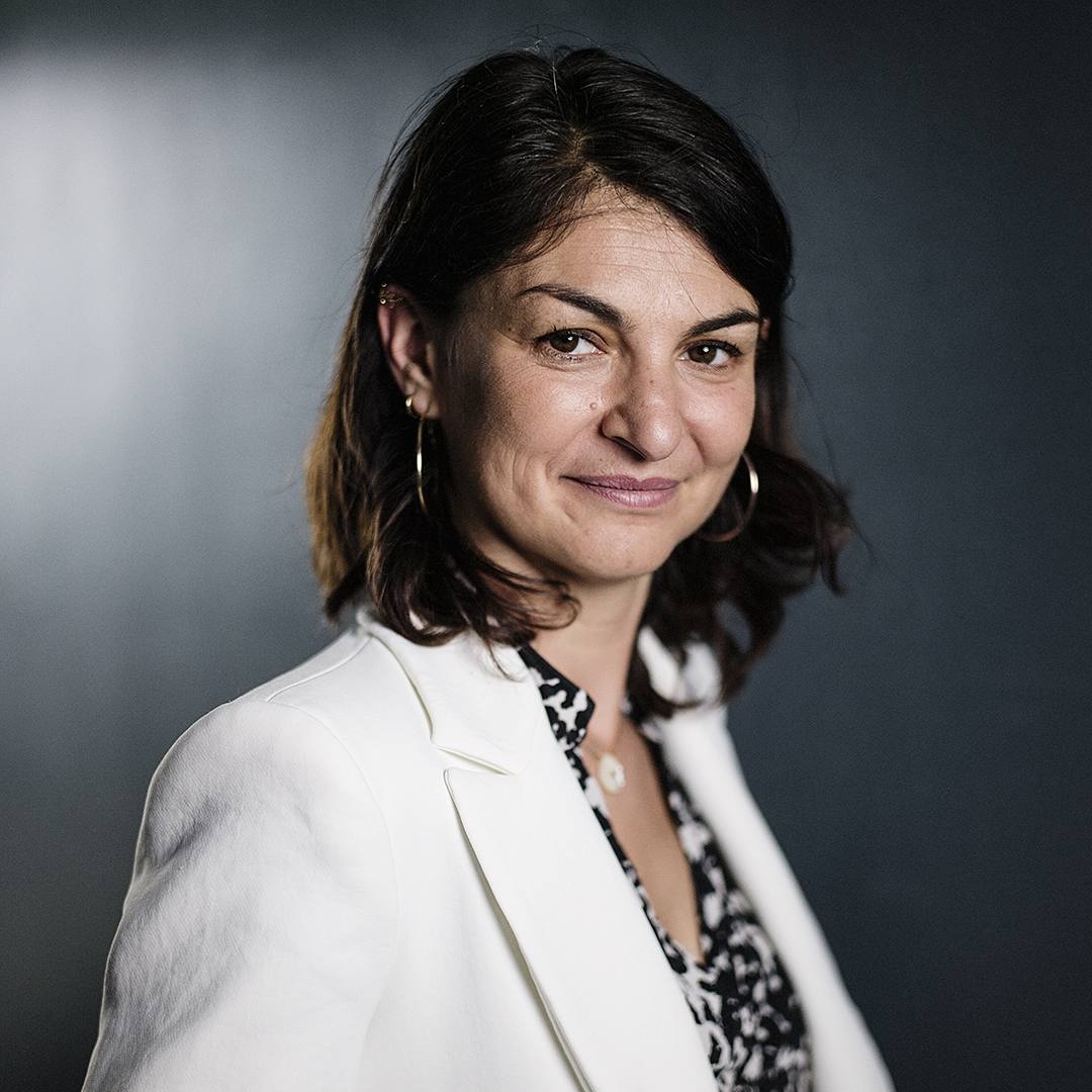 TrouveAurelie's tweet photo. Invitée par le ministre de l'économie, je viens d'échanger avec lui à Bercy en tant que présidente de la commission affaires économiques de l'Assemblée.
Il m'a confirmé des coupes budgétaires fortes, comme dans la rénovation thermique des logements, qui auront de graves retombées pour notre économie, l'emploi et l'écologie.
Je l'ai interpellé sur la désindustrialisation très rapide du pays. Alors que c'est une question de jours, je lui ai demandé de quelle façon le gouvernement a prévu d'agir pour éviter les fermetures d'usines comme les Fonderies de Bretagne et Vencorex, qui entraîneraient  des milliers de licenciements et une souveraineté industrielle nationale en danger. Je n'ai malheureusement obtenu  aucune réponse concrète.
Il apparaît donc que c'est la politique économique libérale du président Macron qui s'applique encore.