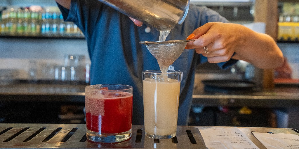 ExploreWR's tweet photo. πΊπ₯ #Willibald Farm Distillery & Brewery is the #hiddengem of #Ayr. Craft #cocktails, wood-fired #pizzas, and #beer-poached #wings are just the start.
Check out Chef Nickβs blog for the full story: https://t.co/kSws7iNHpV
πΎπ
#ExploreWR #FarmFriday #CraftBeerVibes https://t.co/1M3hqbLZBy
