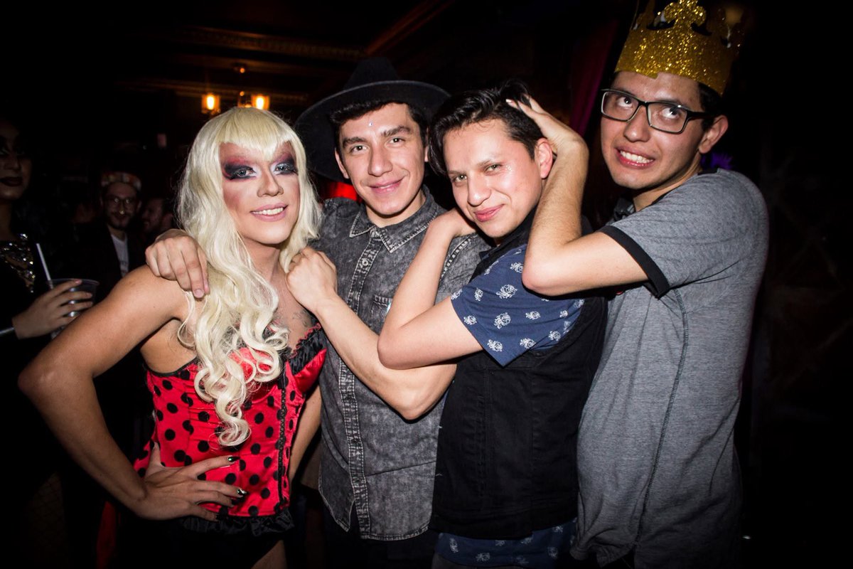 El Rey Ri 🏳️🌈 (@reyrimemo) on Twitter photo Del archivo secreto, finalistas de LCDDLCDMX temporada 4 y madre. (2016)
<a href="/ParisBangBang/">Xila Maria Meneses</a> <a href="/LunaLansman/">la pink pony club</a> y Kanvas Lion, en la extinta e iconiquísima Sacritía, Zona Rosa. Del archivo secreto, finalistas de LCDDLCDMX temporada 4 y madre. (2016)
<a href="/ParisBangBang/">Xila Maria Meneses</a> <a href="/LunaLansman/">la pink pony club</a> y Kanvas Lion, en la extinta e iconiquísima Sacritía, Zona Rosa.