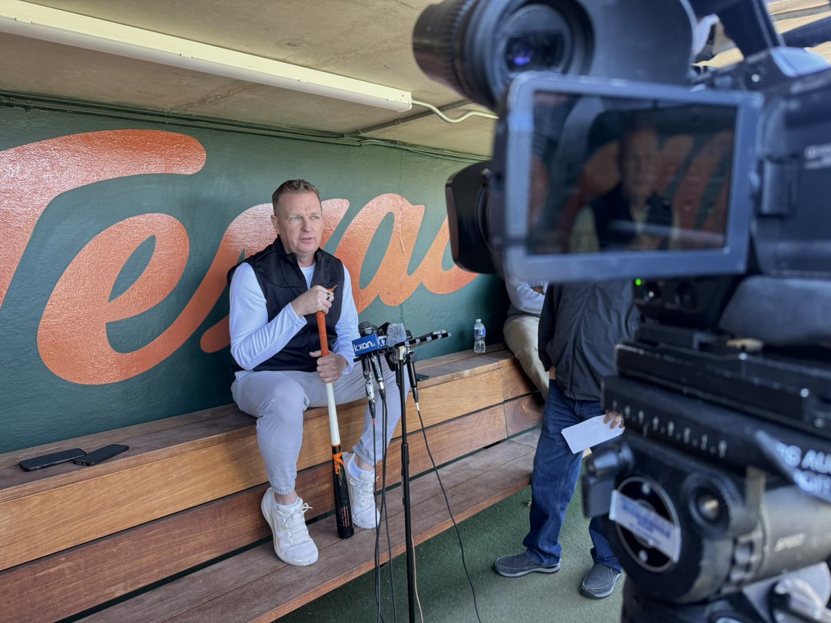 darbyjobrown's tweet image. First official team practice for @TexasBaseball #HookEn