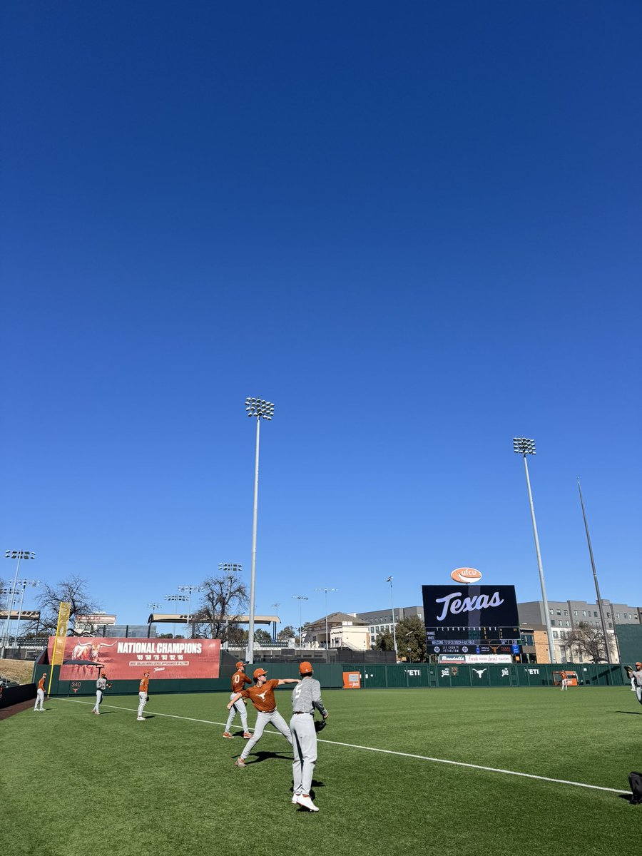 darbyjobrown's tweet image. First official team practice for @TexasBaseball #HookEn