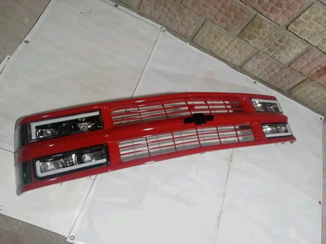 MarcuC92730's tweet photo. 88-98 OBS Chevy Silverado Red Grille With Black Emblem And Headlights With Side Markers. $200 https://t.co/tKVfJ8KeNy