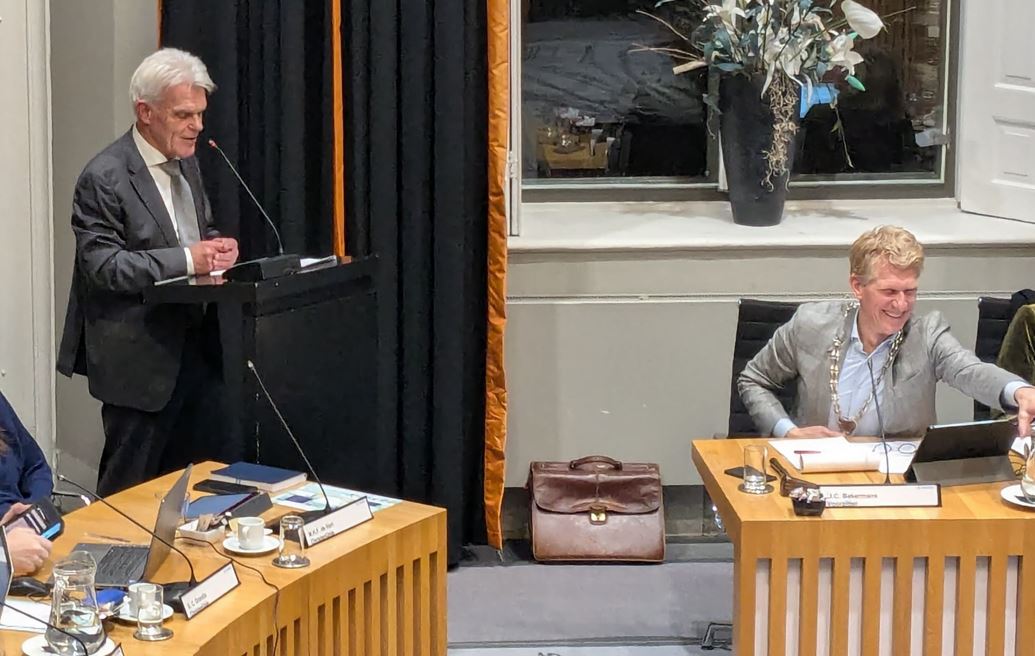 In de gemeente Zaltbommel worden veel woningen gebouwd. Het betreft echter vooral dure koopwoningen. Er is te weinig aandacht voor mensen met een kleinere beurs. Fractievoorzitter Henk Plessius hield een stevig betoog en diende vier moties in. Meer hier

zaltbommel.pvda.nl/nieuws/niet-om…