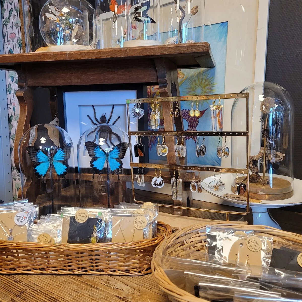 kringloopbon's tweet photo. Dit pareltje wil je niet missen: Blij van Toen in Rolde. Een levendige winkel die tussen een kringloopwinkel en een antiekzaak in zit 💎

Naast tweedehands verkopen ze ook edelstenen en handgemaakte items van lokale creatievelingen. https://t.co/sdiw7bntBg