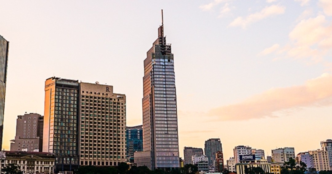 #WELLFridayFeature: Congratulations to #VietcombankTower on achieving WELL Certification at the Gold level! Located in Ho Chi Minh City, Vietcombank Tower is more than just a stunning, top-notch office building–it's a testament to innovative, sustainable and inspiring design.